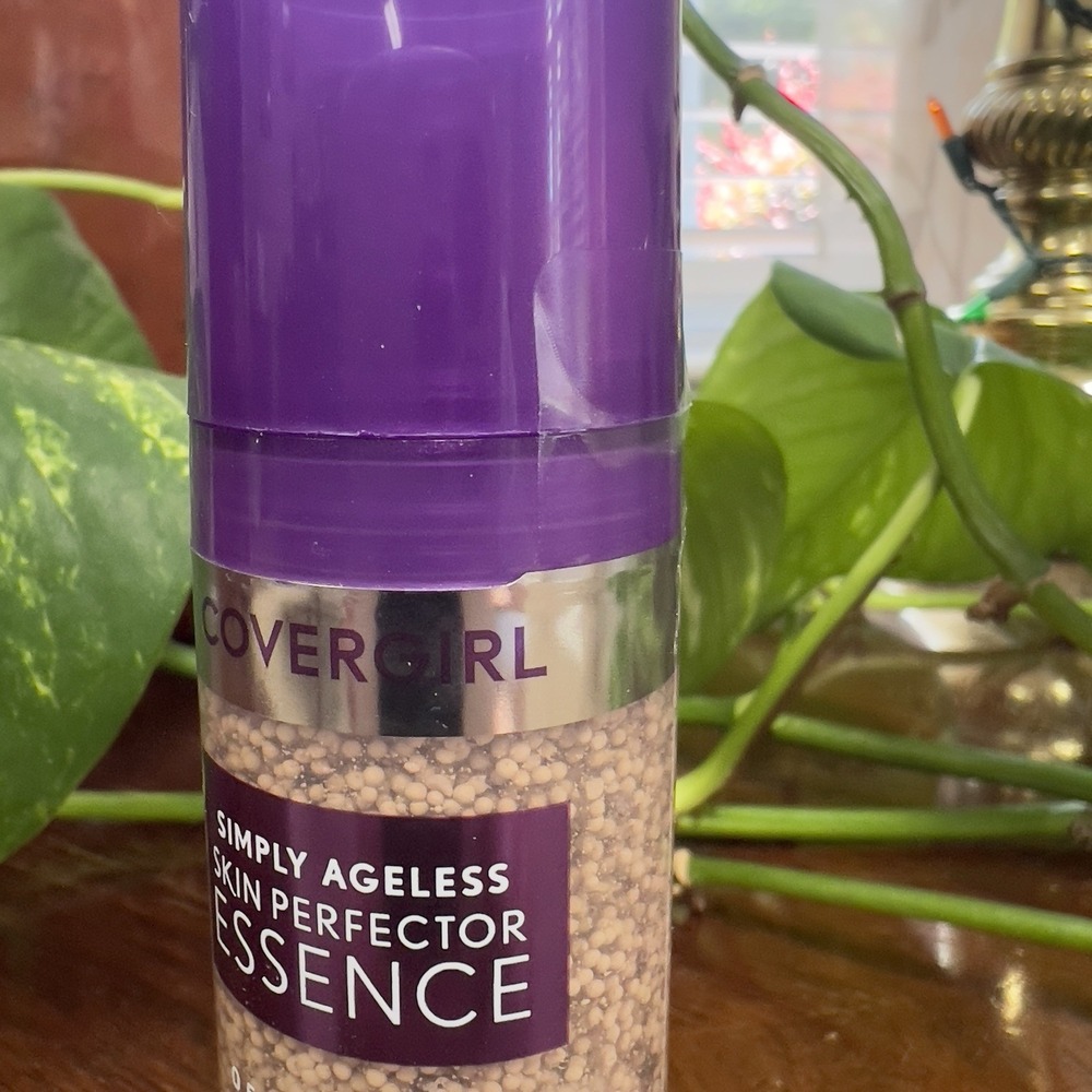 2X Covergirl Simply Ageless Skin Perfector Essence Foundation, 20 light - Picture 4 of 5